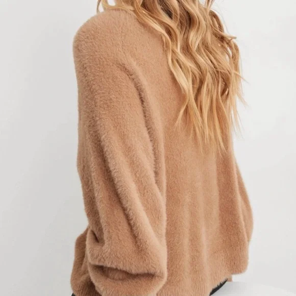 NWT Aerie - Flurry Fuzzy Crewneck Oversized Sweater in Beige Tan - Picture 2 of 4